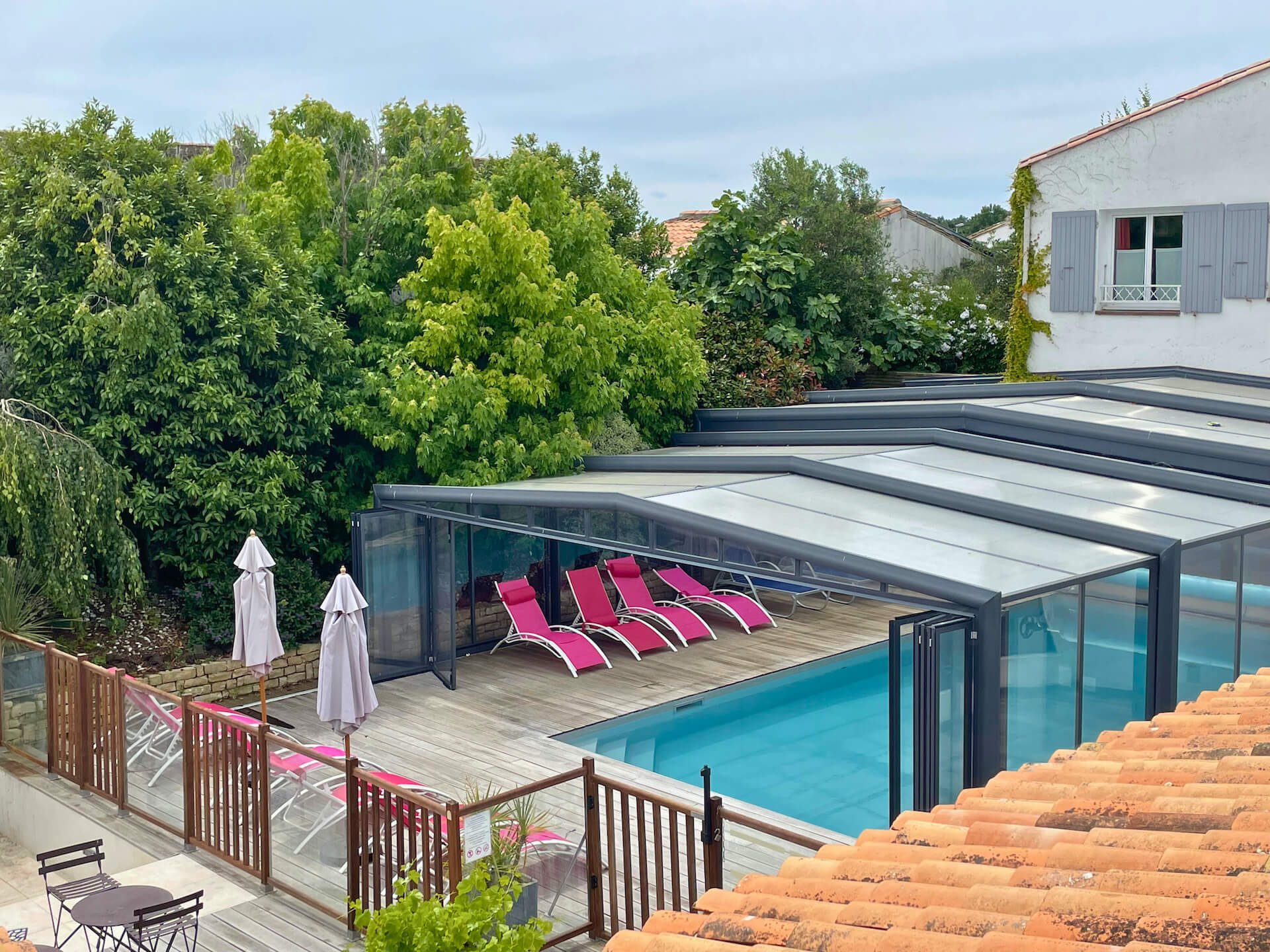 Hotel de La Marée - Ile de Re - chambre familiale - vue jardin piscine 1